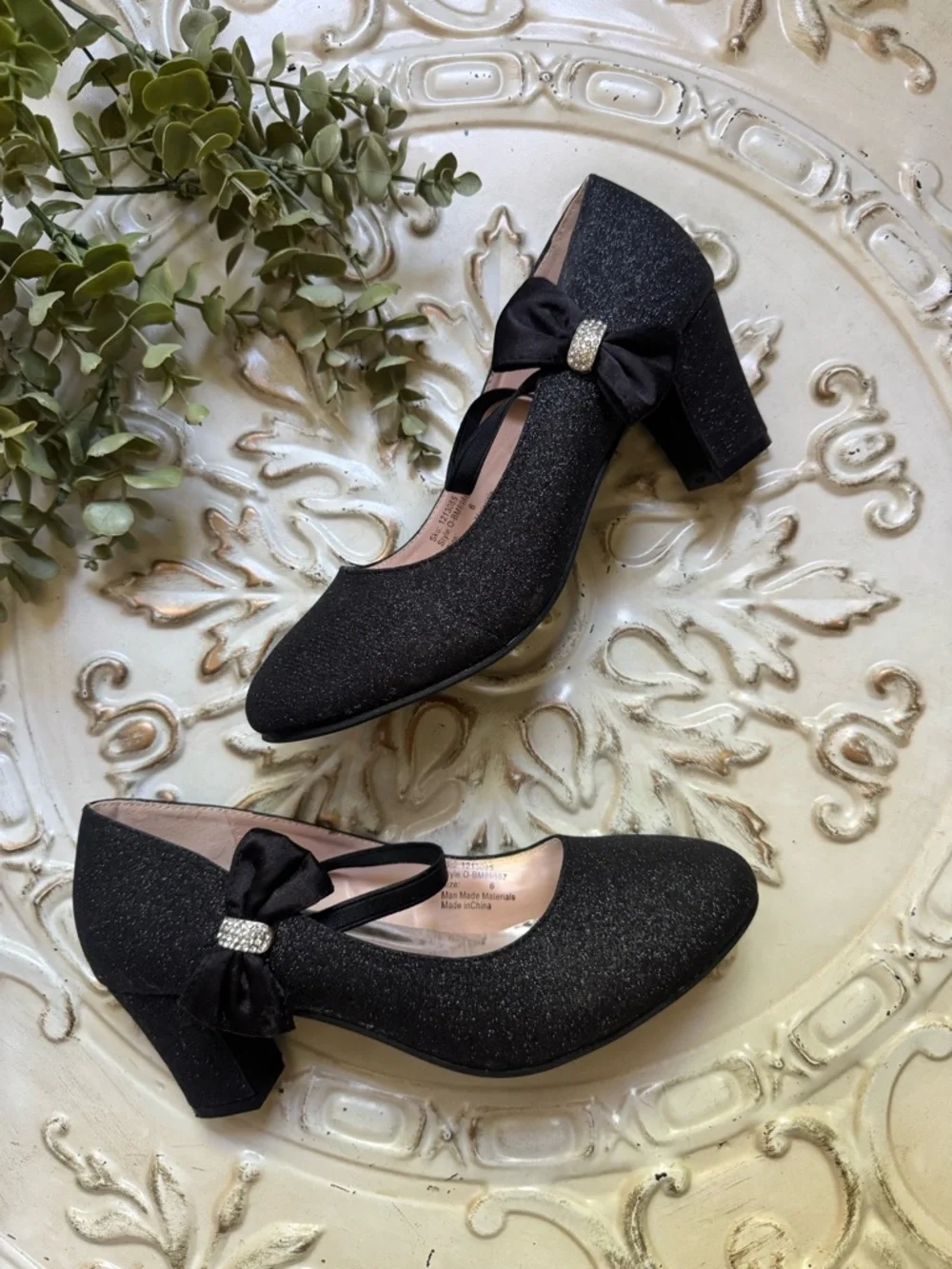 Badgley Mischka Girls' Black Glitter Block Heel Dress Shoes Size 6